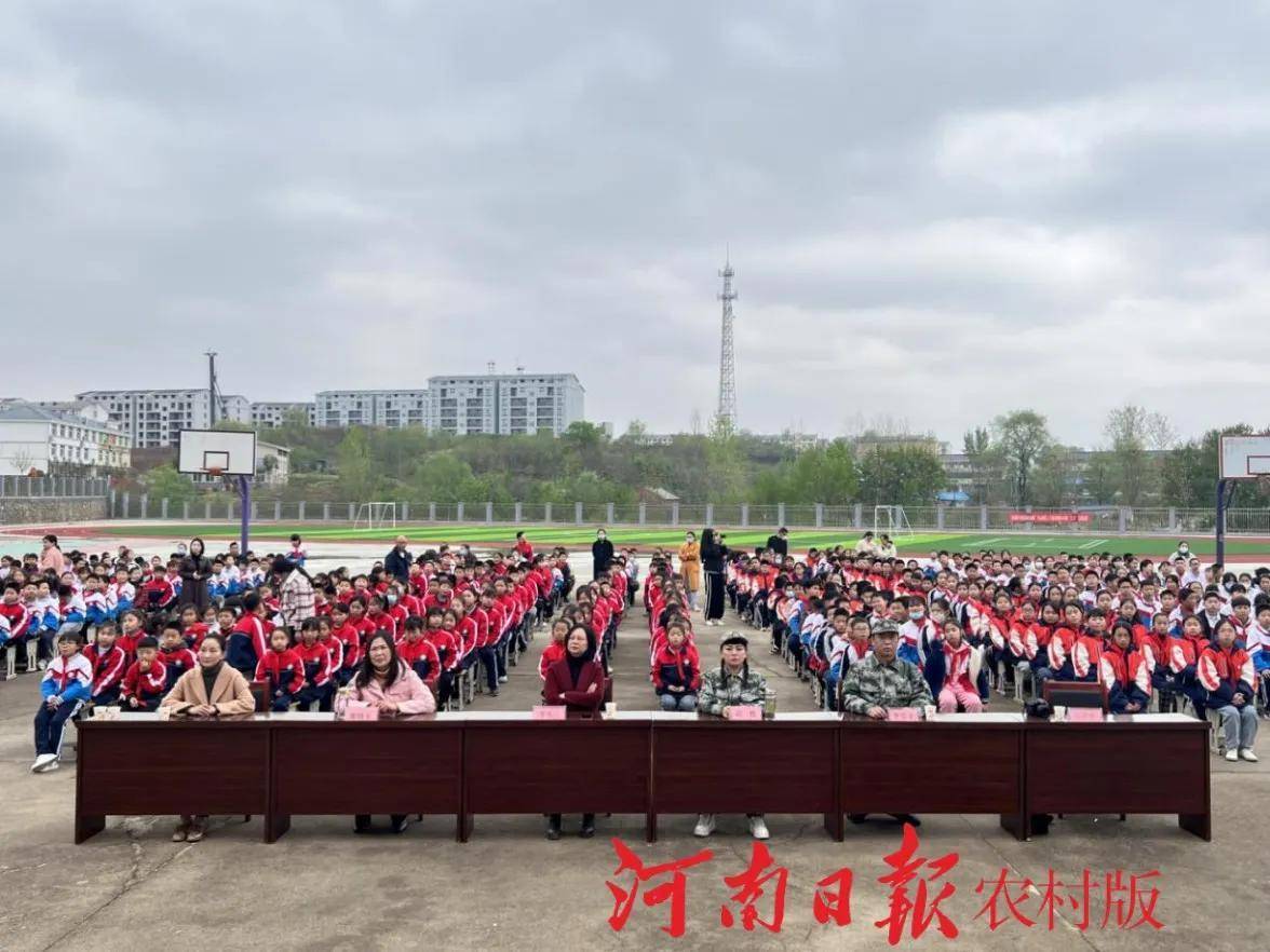 青少年守护苹果版:信阳市关工委办公室举办“呵护向日葵”—诚信大讲堂-第2张图片-太平洋在线下载